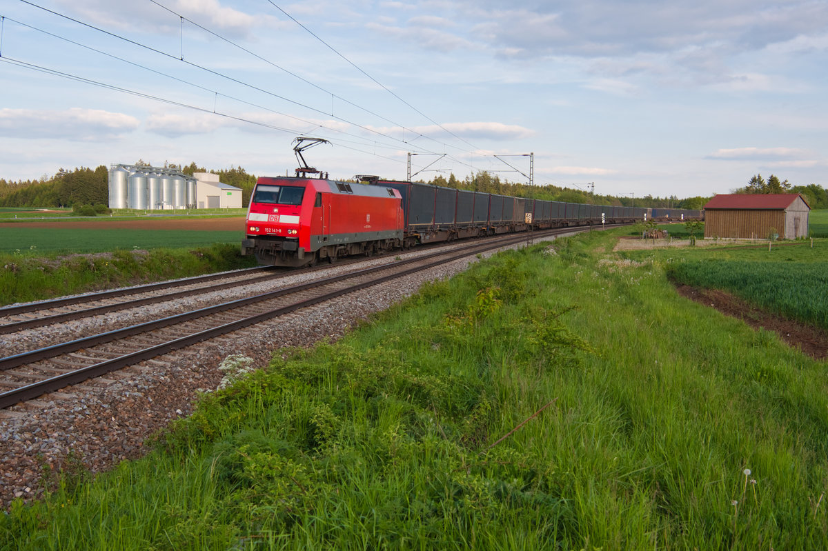 152 143 mit dem Hellmannzug bei Batzhausen Richtung Nürnberg, 23.05.2019