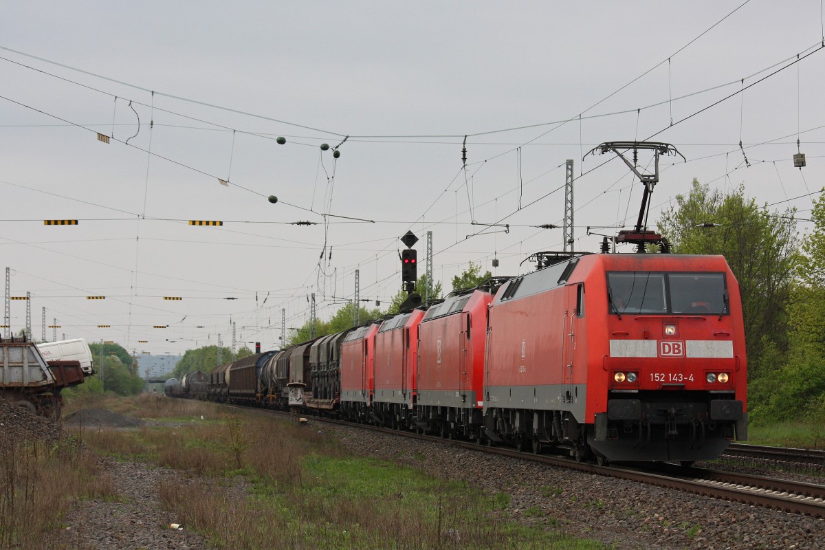 152 143 zog am 1.5.13 die 185 082,185 206 und 185 396 sowie einen gemischten G�terzug durch Menden.