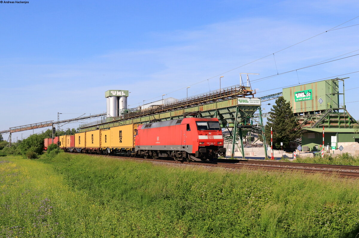 152 144-2 mit dem KT 68336 (Maschen Rbf - Basel Bad Rbf) bei Friesenheim 18.5.22