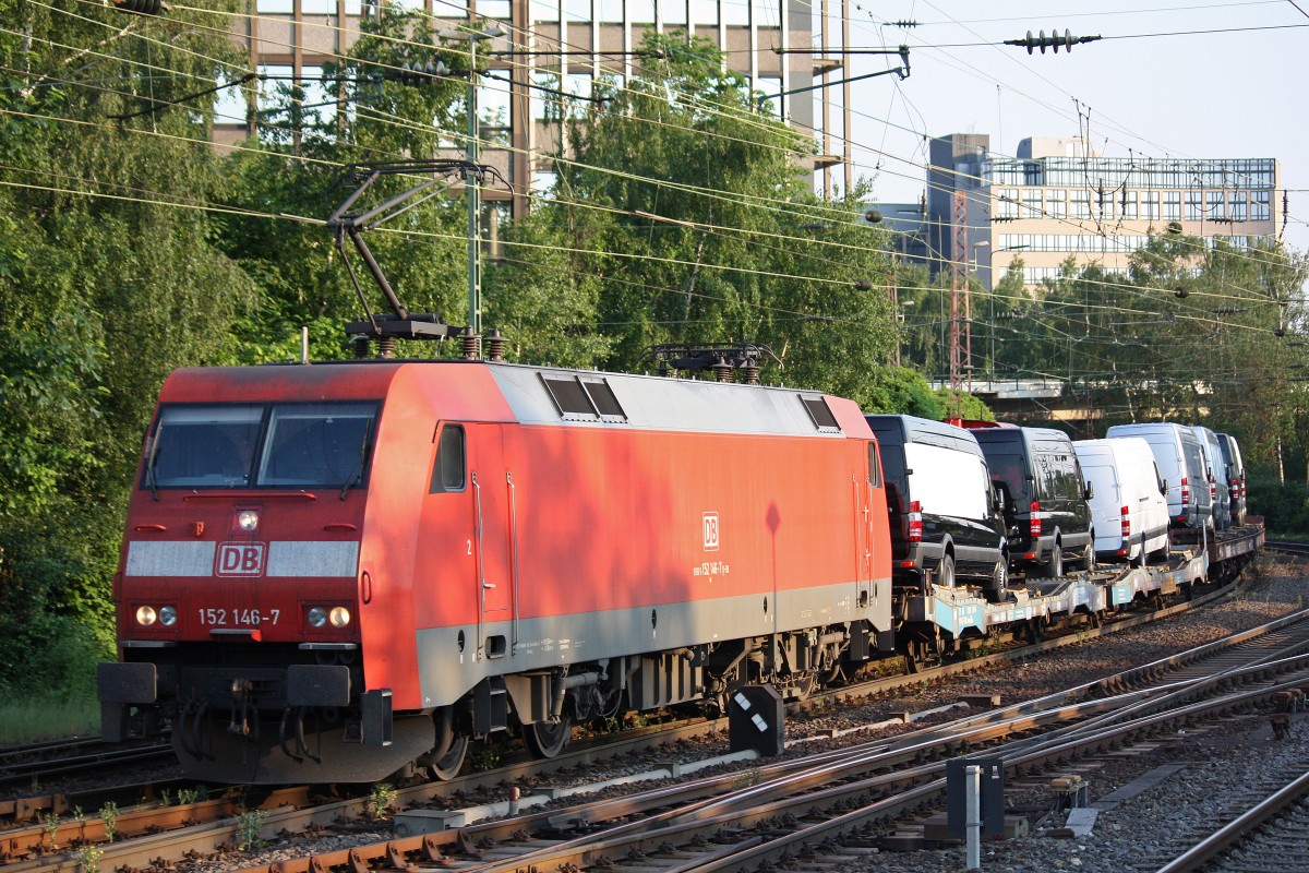 152 146 am 7.6.13 mit einem Mercedeszug in Düsseldorf-Rath.