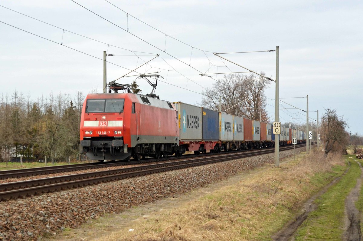 152 146 schleppte am 07.03.21 einen Containerzug durch Jeßnitz Richtung Bitterfeld.