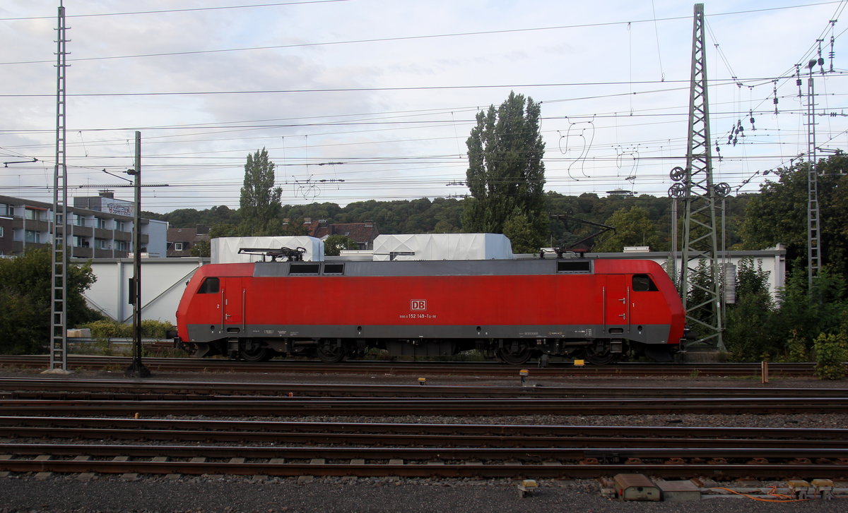 152 149-1 DB rangiert in Aachen-West.
Aufgenommen vom Bahnsteig in Aachen-West.
Am Abend vom 6.9.2019.