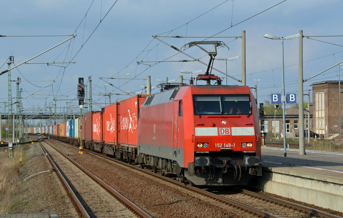 152 149 schleppte am 02.04.17 einen Containerzug durch Bitterfeld Richtung Leipzig.