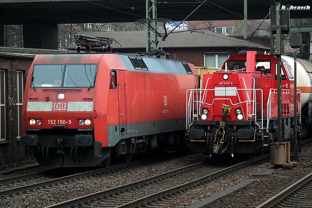 152 150-9 und 261 050-9 fuhren mit einen güterzug am 28.03.14 durch hh-harburg