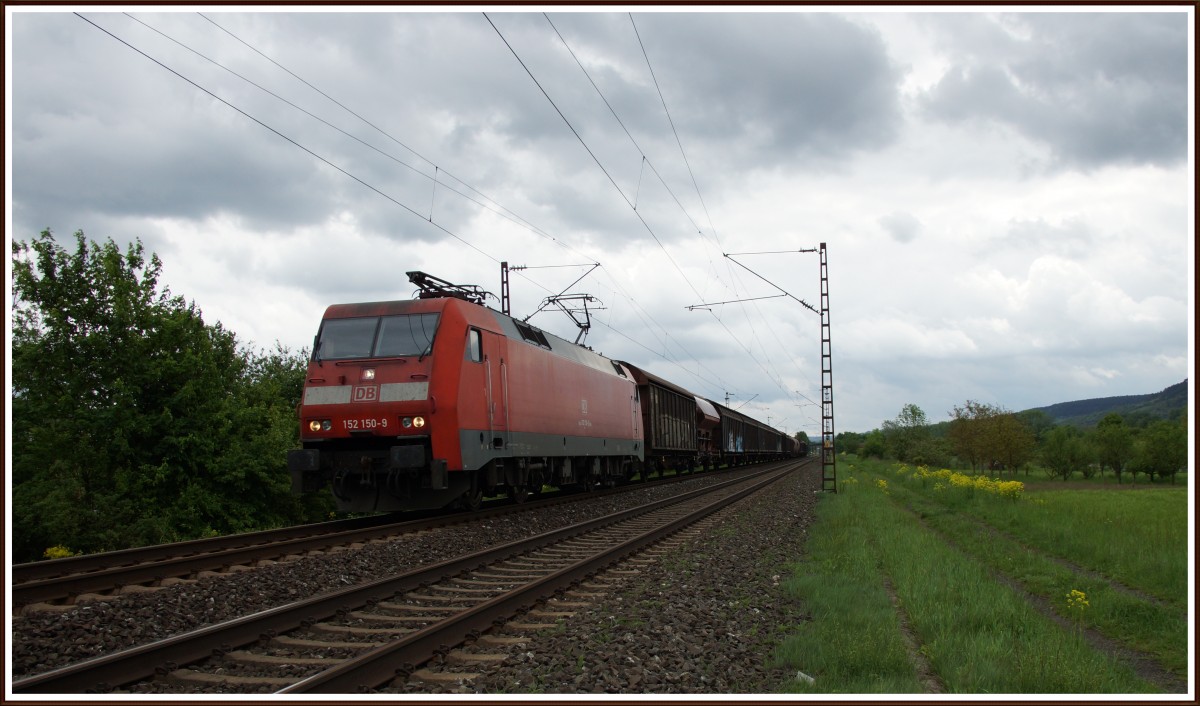 152 150-9 ist mit einen gemischten Güterzug bei Thüngersheim am 08.05.14 unterwegs.