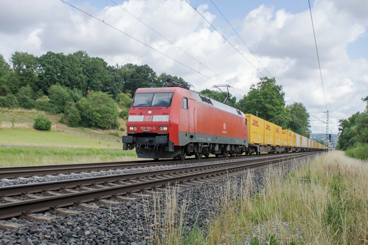 152 153-3 mit einem Postzug / Unterhaun / 06.07.2022