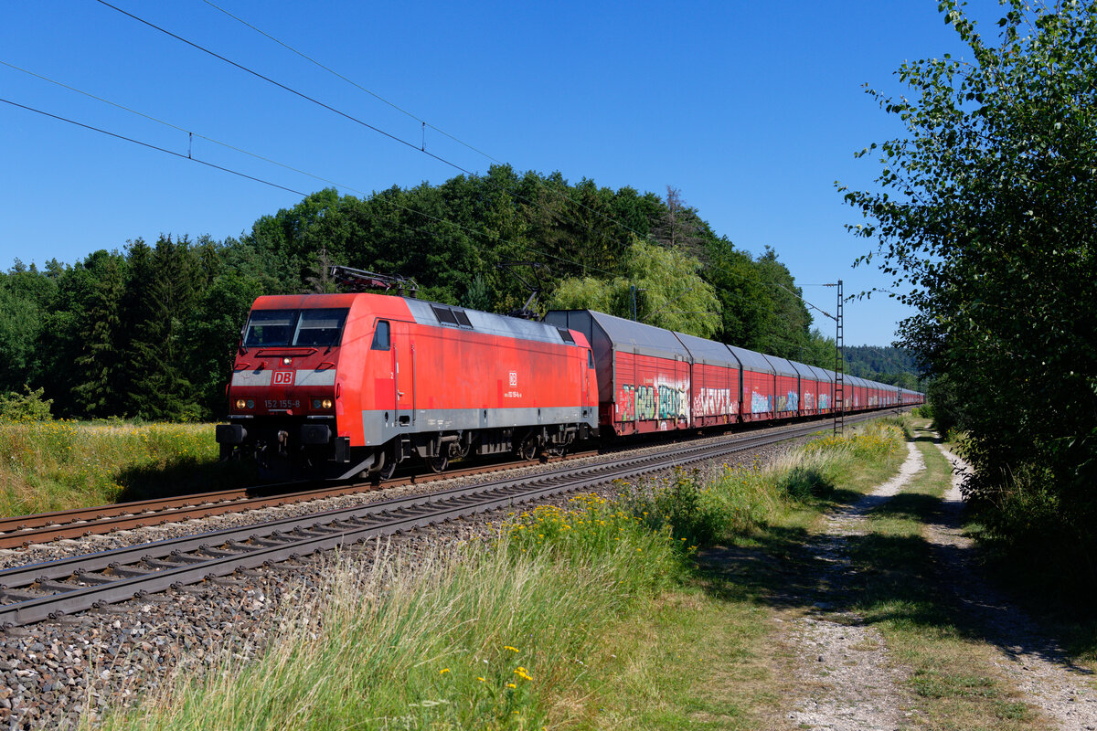 152 155 DB Cargo mit einem Autotransportzug bei Postbauer-Heng Richtung Nürnberg, 31.07.2020