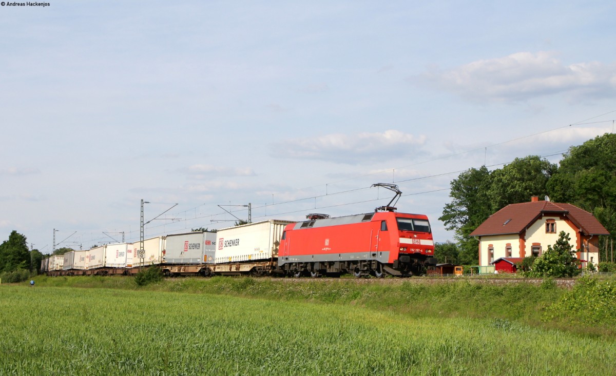 152 157-4 mit dem KT 43731 (Karlsruhe Gbf-Domodossola) bei Offenburg 22.5.15