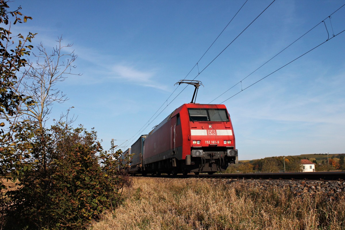152 161-6 am 31.10.2014 mit einem KLV bei Hügelheim und fuhr in Richtung Schweizer Grenze.