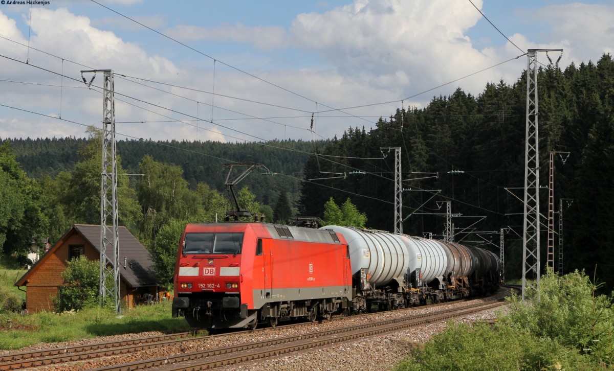 152 162-4 mit dem GC 61038 (Villingen(Schwarzw)-Karlsruhe Raffinerie) mit gut 5 Stunden + bei St.Georgen 15.7.14