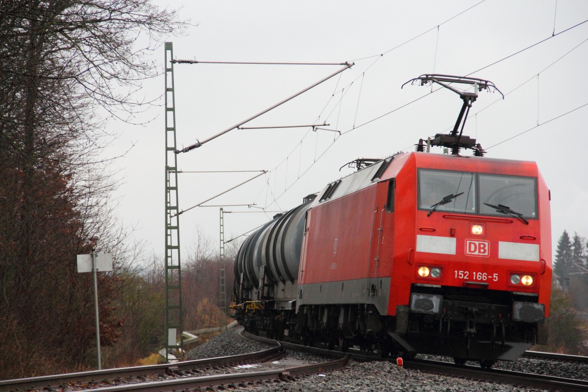 152 166-5 DB Schenker bei Redwitz am 08.01.2015.
