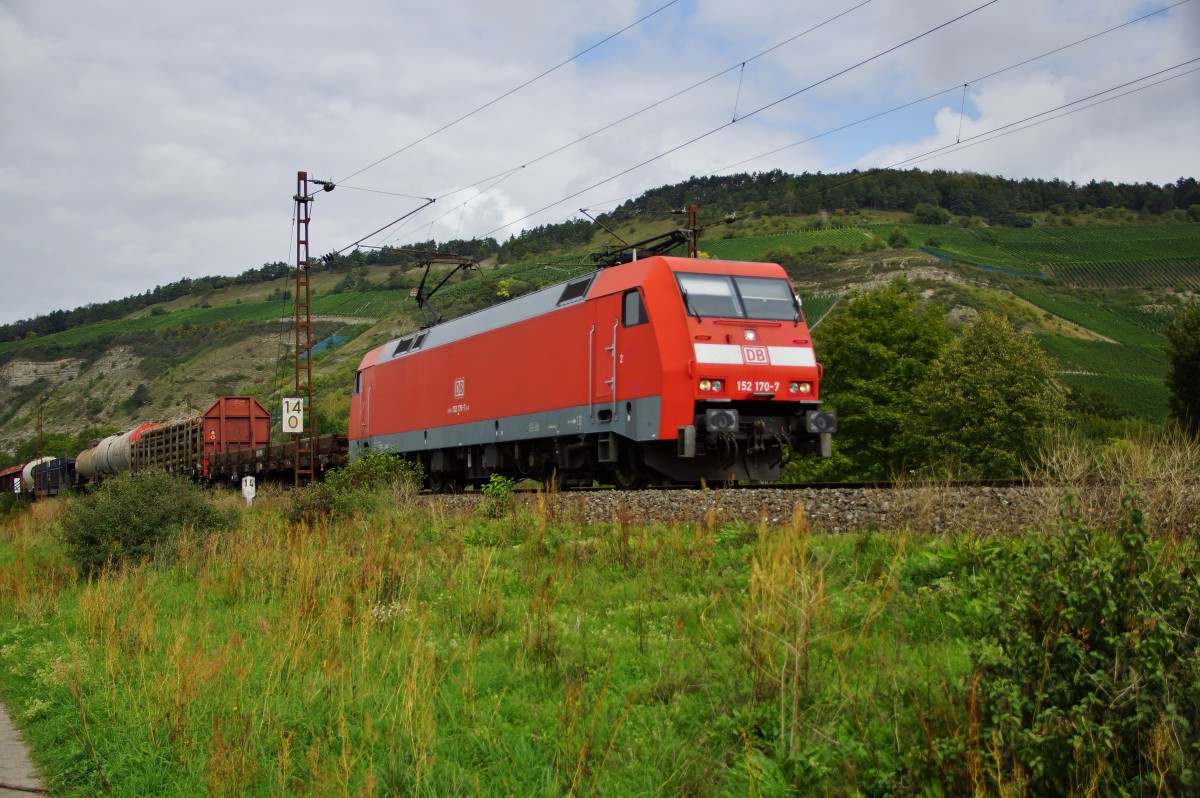 152 170-7 bei Thüngersheim mit einen gemischten Güterzug abgelichtet am 08.09.15.