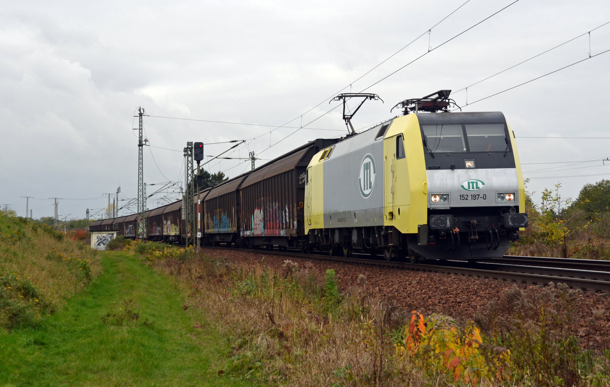 152 197 der ITL schleppte am 29.10.16 den Porschezug aus Osnabrück durch Zeithain Richtung Dresden.