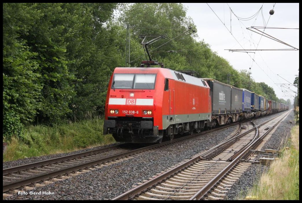 152038 war am 8.7.2015 um 16.15 Uhr in Ostbevern mit einem Transportzug für Sattelauflieger in Richtung Münster unterwegs. 