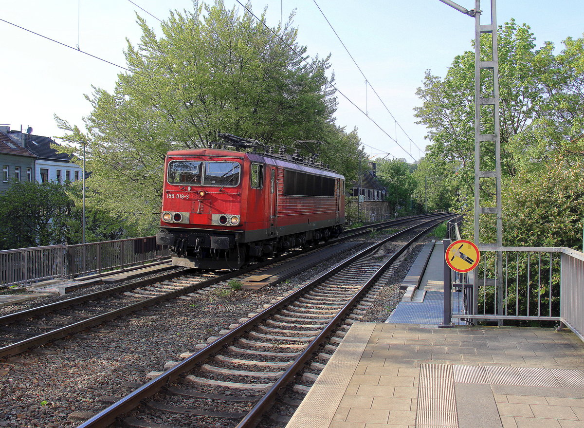 155 019-3 von Railpool  kommt als Lokzug aus Aachen-West nach Stolberg-Hbf aus Richtung Aachen-West und fährt durch Aachen-Schanz in Richtung Aachen-Hbf,Aachen-Rothe-Erde,Aachen-Eilendorf,Stolberg-Hbf(Rheinland).
Aufgenommen vom Bahnsteig von Aachen-Schanz. 
Bei schönem Sommerwetter am Nachmittag vom 20.4.2018.