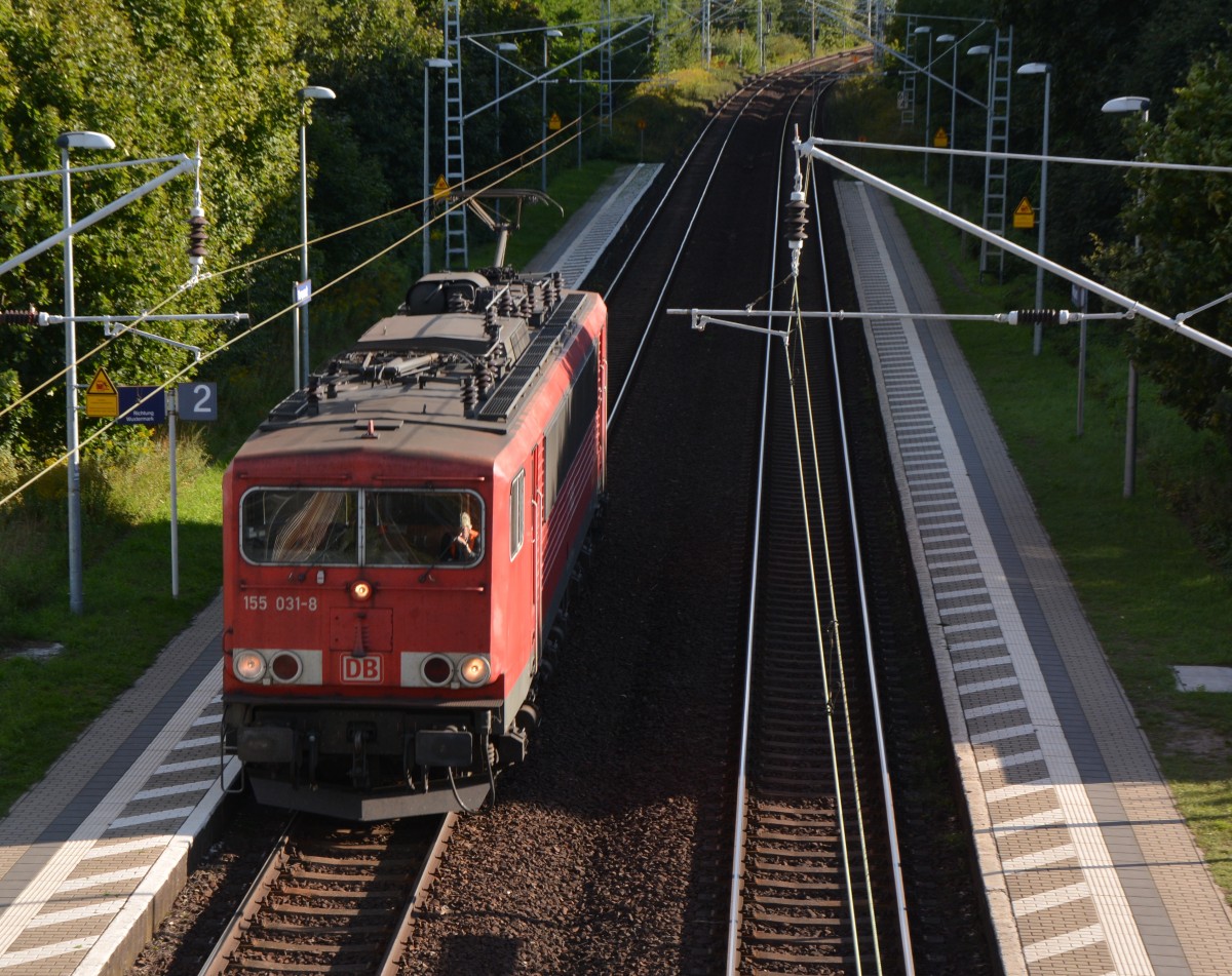 155 031-8 am 29.9.2015 in Marquardt. Aufnahmestandort: Öffentliche Fußgängerbrücke.