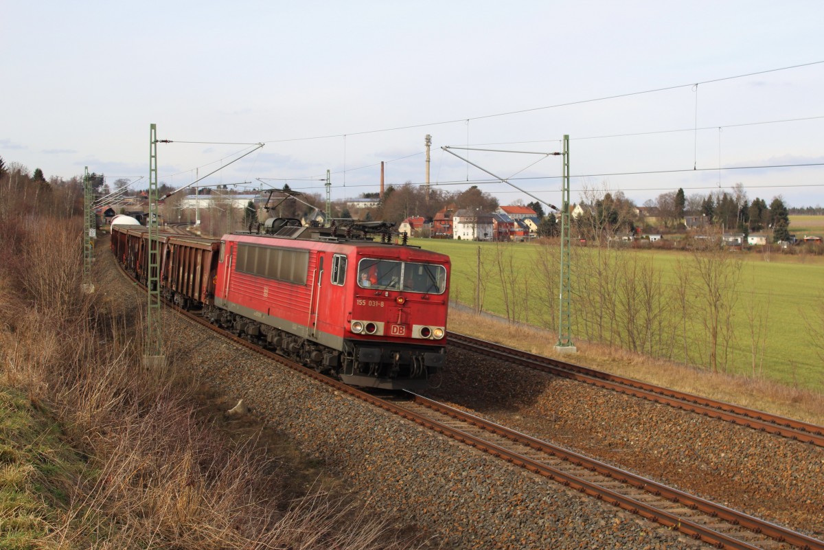 155 031 mit einem Frankenwaldumleiter zu sehen am 04.03.16 in Syrau.