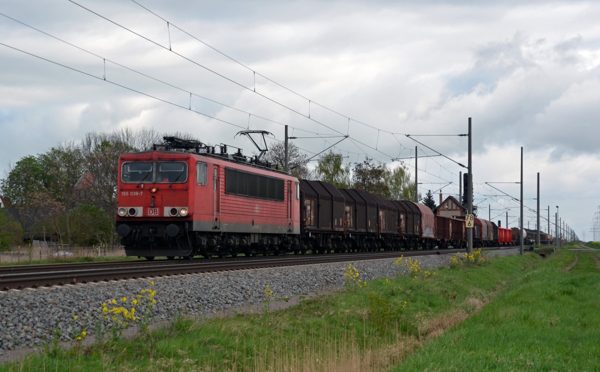 155 036 fuhr am 10.04.14 mit einem gemischten Güterzug durch Braschwitz Richtung Halle(S).