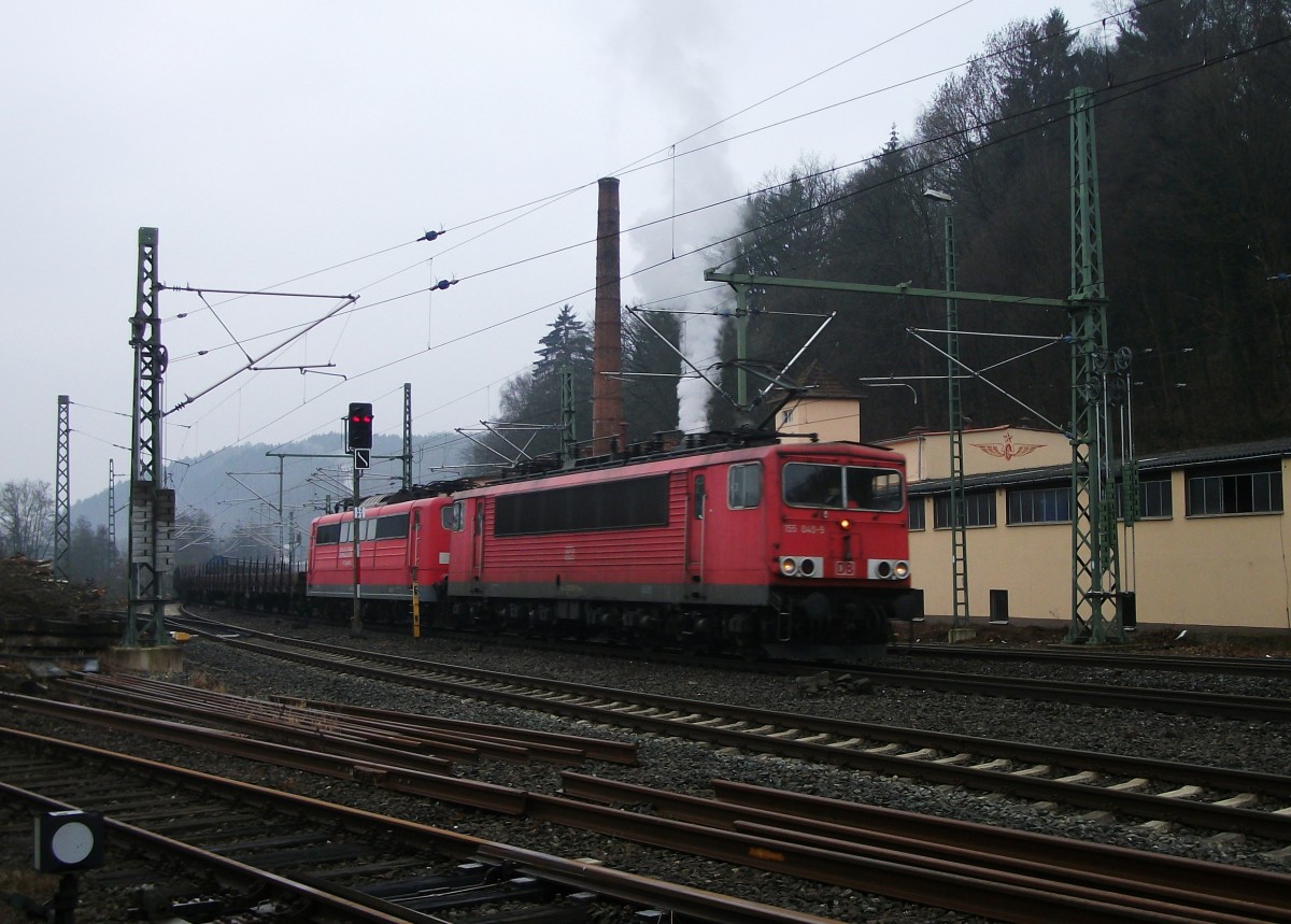 155 040-9 zieht am 06. M�rz 2014 eine 151er und einen gemischten G�terzug durch Kronach in Richtung Saalfeld.