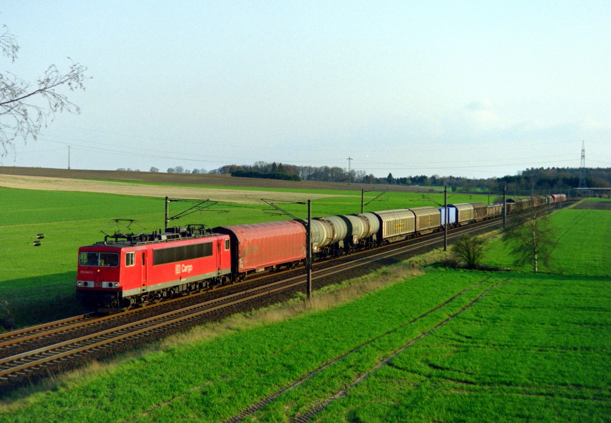 155 043 mit IRC 51028 (Seelze–Maschen) am 09.04.2004 zwischen Jesteburg und Maschen