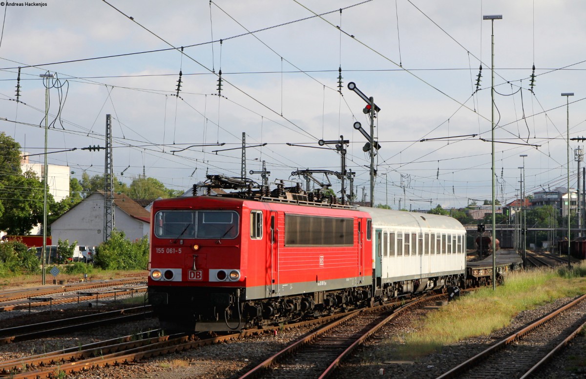 155 061-5 mit dem M 62511 (Offenburg Gbf-Immendingen)) ín Villingen 2.6.15