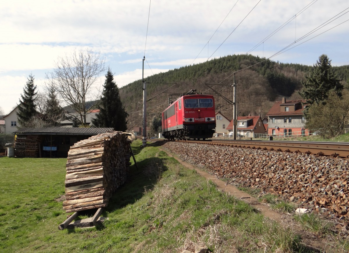 155 075-5 hier am 07.04.15 in Remschütz.