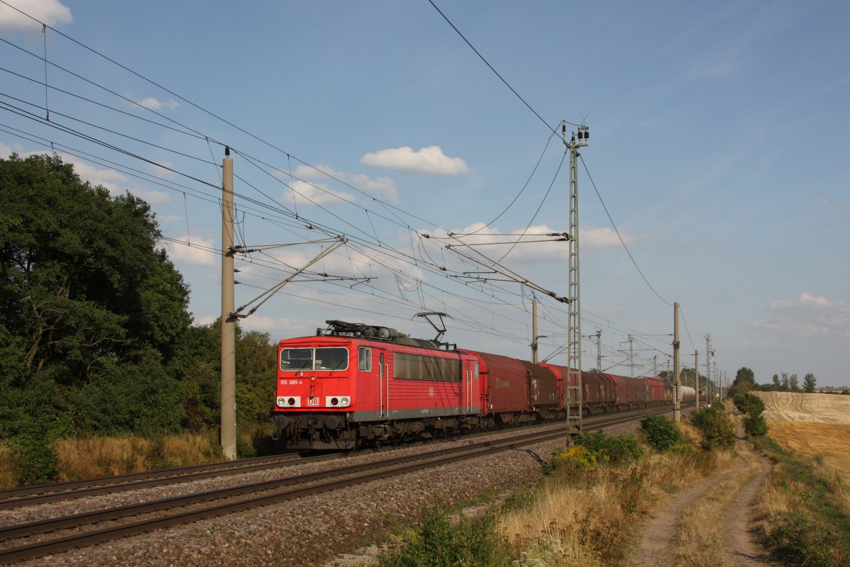 155 085-4 mit einem gemischten Gterzug auf der Fahrt in Richtung Braunschweig. Fotografiert am 24.08.2013 in Wellen (b. Magdeburg). 