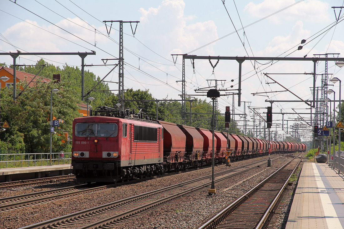 155 096 wurde ebenfalls am 13. Juli 2018 im Bahnhof Golm fotografiert.