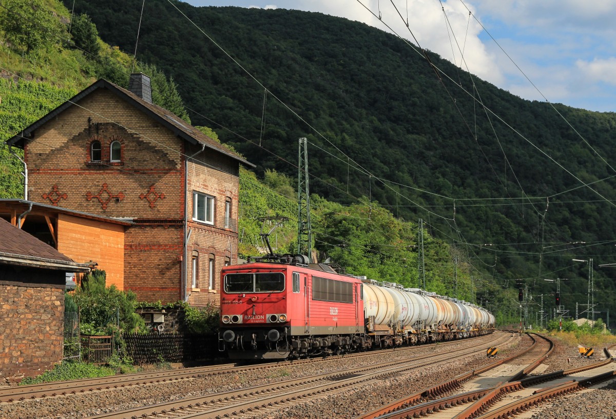 155 110 mit einem Kesselzug am 21. August 2014 in Kaub.