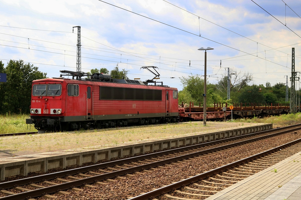 155 113-4 DB als Stahlzug durchfährt den Bahnhof Biederitz Richtung Dessau. [14.7.2017 - 13:00 Uhr]