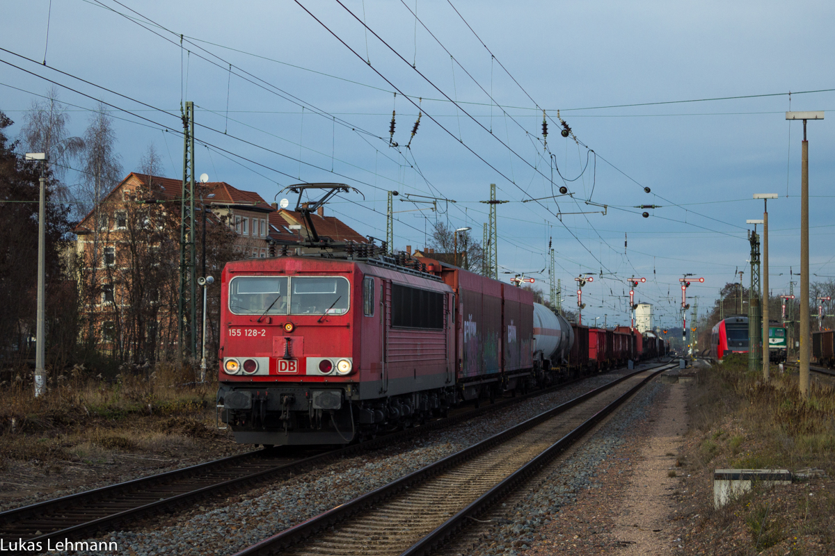 155 128-2 mit einem Mischer durch Altenburg, 10.12.2016