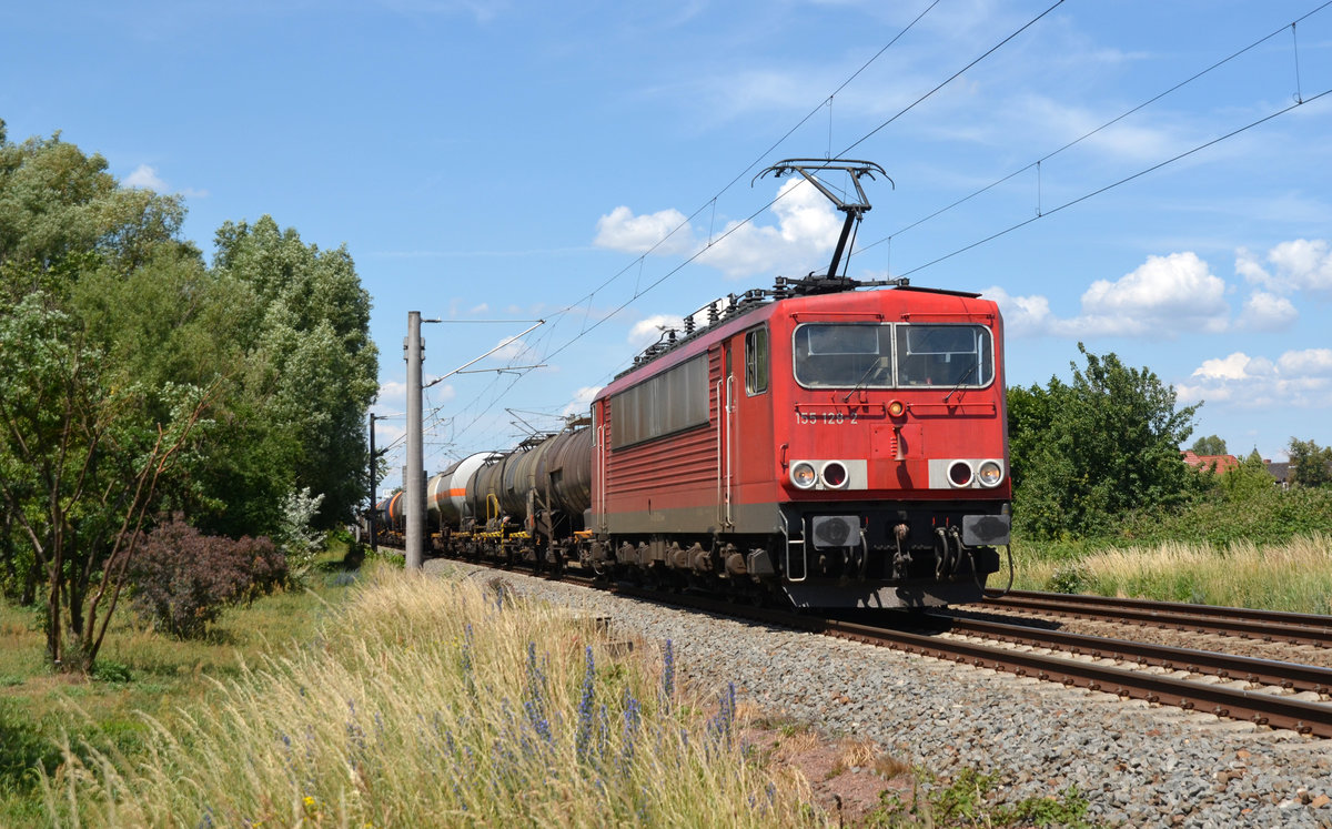 155 128 schleppte am 18.06.19 einen gemischten Güterzug durch Greppin Richtung Bitterfeld.