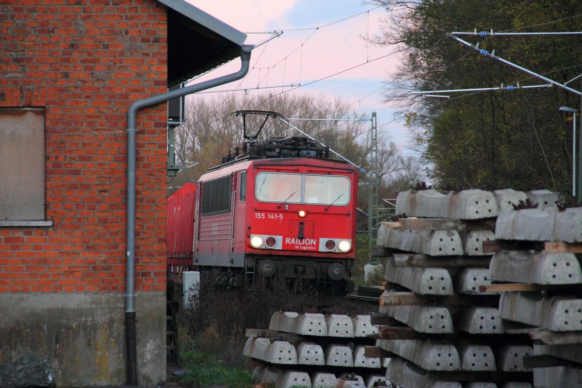 155 141-5 DB Schenker Rail in Michelau am 30.10.2013.