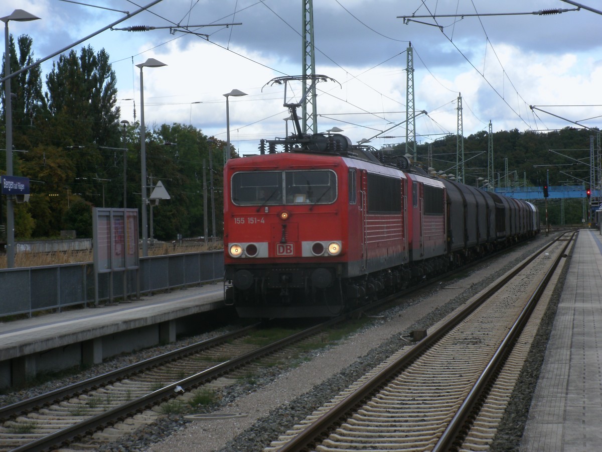155 151 leistete ihrer Schwesterlok 155 126,am 28.September 2013,bei der Durchfahrt durch Bergen/Rgen Vorspann.