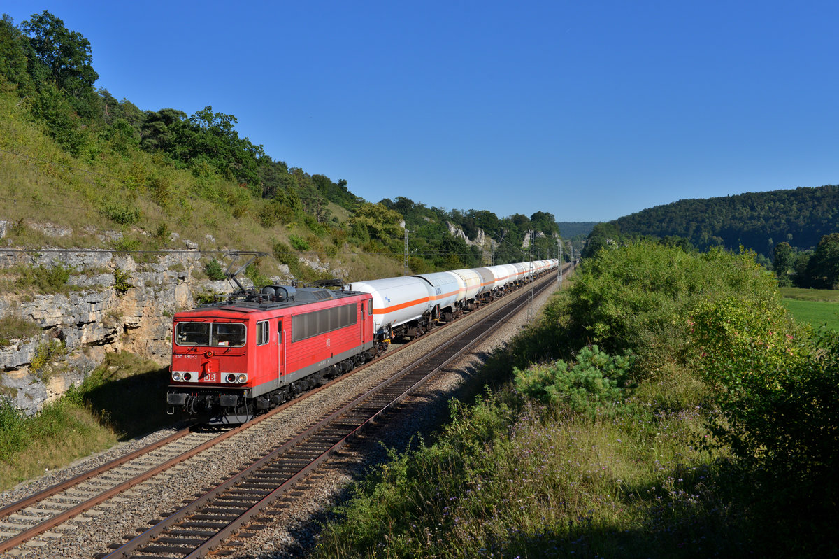 155 180 mit einem Gaskesselzug am 25.08.2016 bei Hagenacker. 