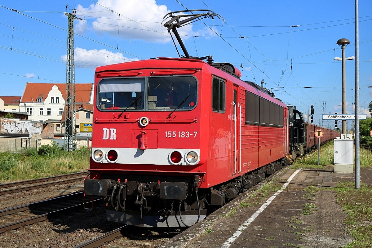 155 183-7 DR (?) mit einer MaK G 1206 als Gz durchfährt den Bahnhof Schönebeck(Elbe) Richtung Magdeburg. [15.7.2017 - 17:23 Uhr]