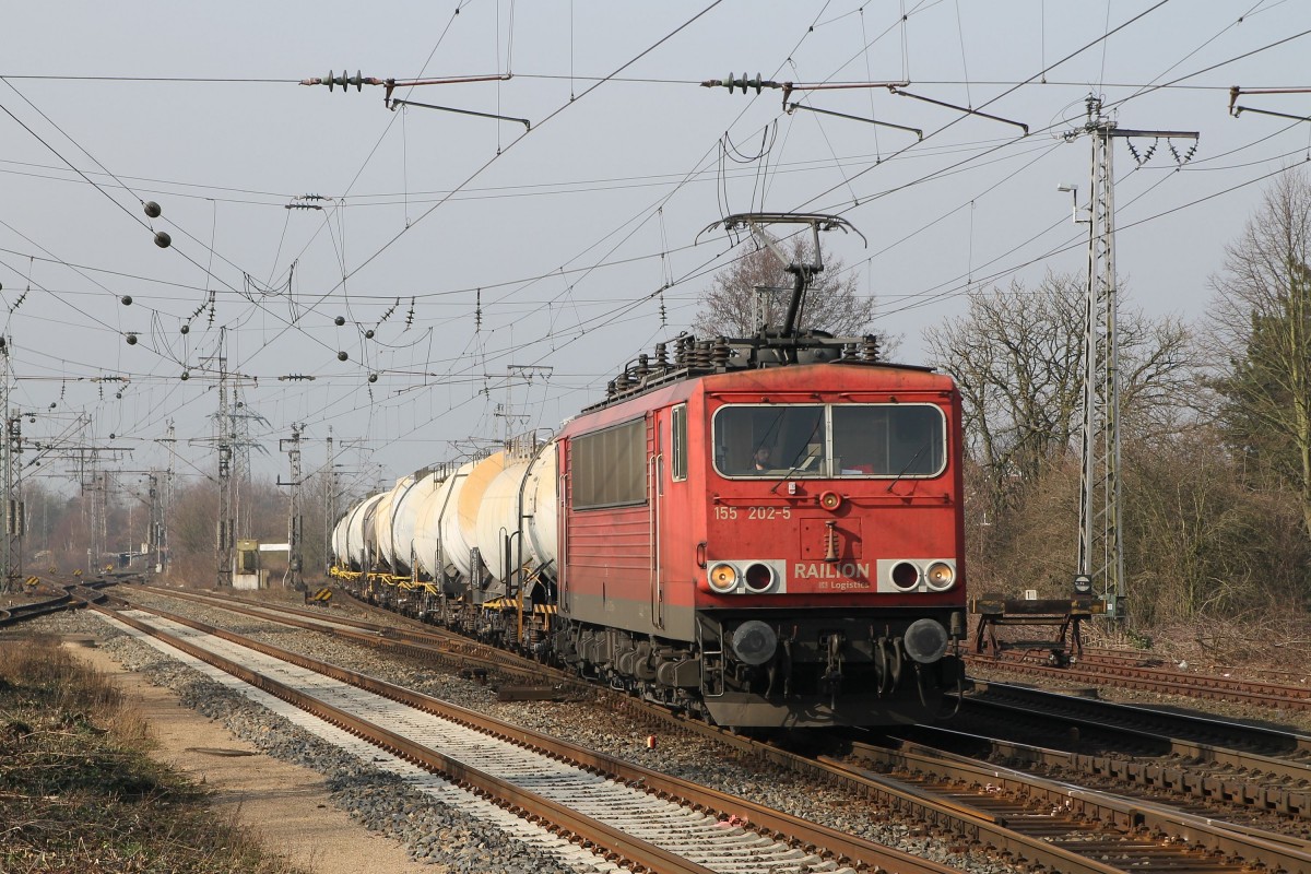 155 202-5 (Baujahr: 1983) mit einem Güterzug von Emden auf Bahnhof Salzbergen am 14-3-2014.