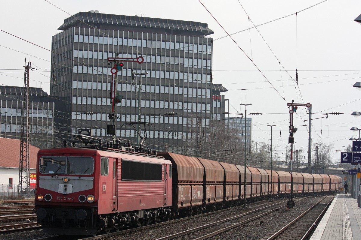 155 214 am 3.4.13 mit einem Quardsandzug in Dsseldorf-Rath.