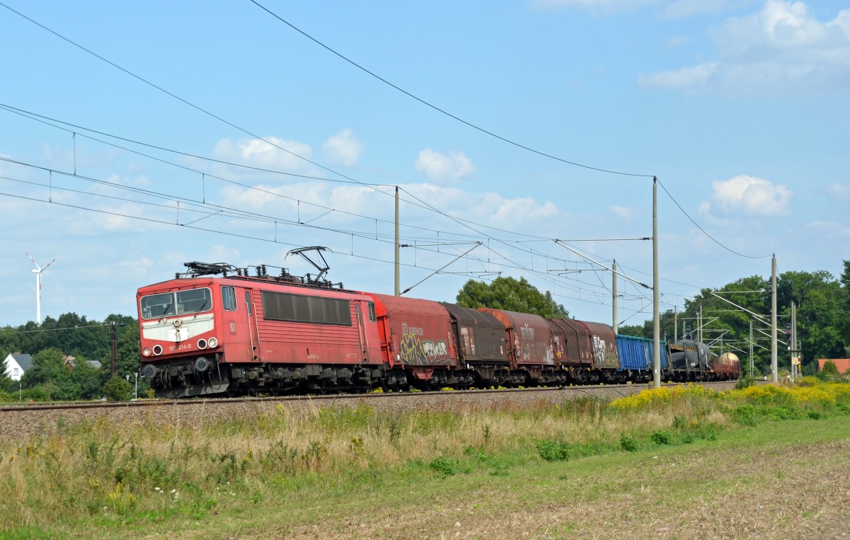 155 214 zog am 25.08.13 einen gemischten Gterzug durch Burgkemnitz Richtung Bitterfeld.