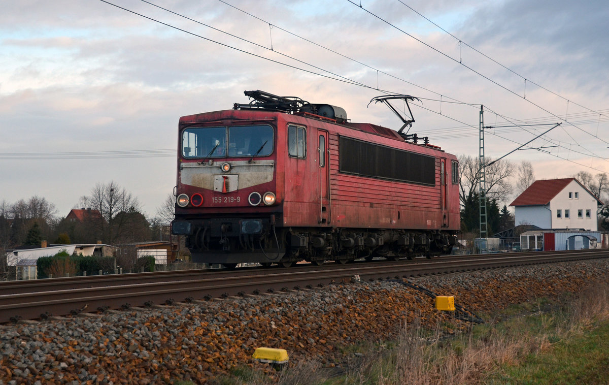 155 219 war am 05.01.18 Lz unterwegs. Hier rollt der Kabelcontainer durch Gräfenhainichen Richtung Bitterfeld.