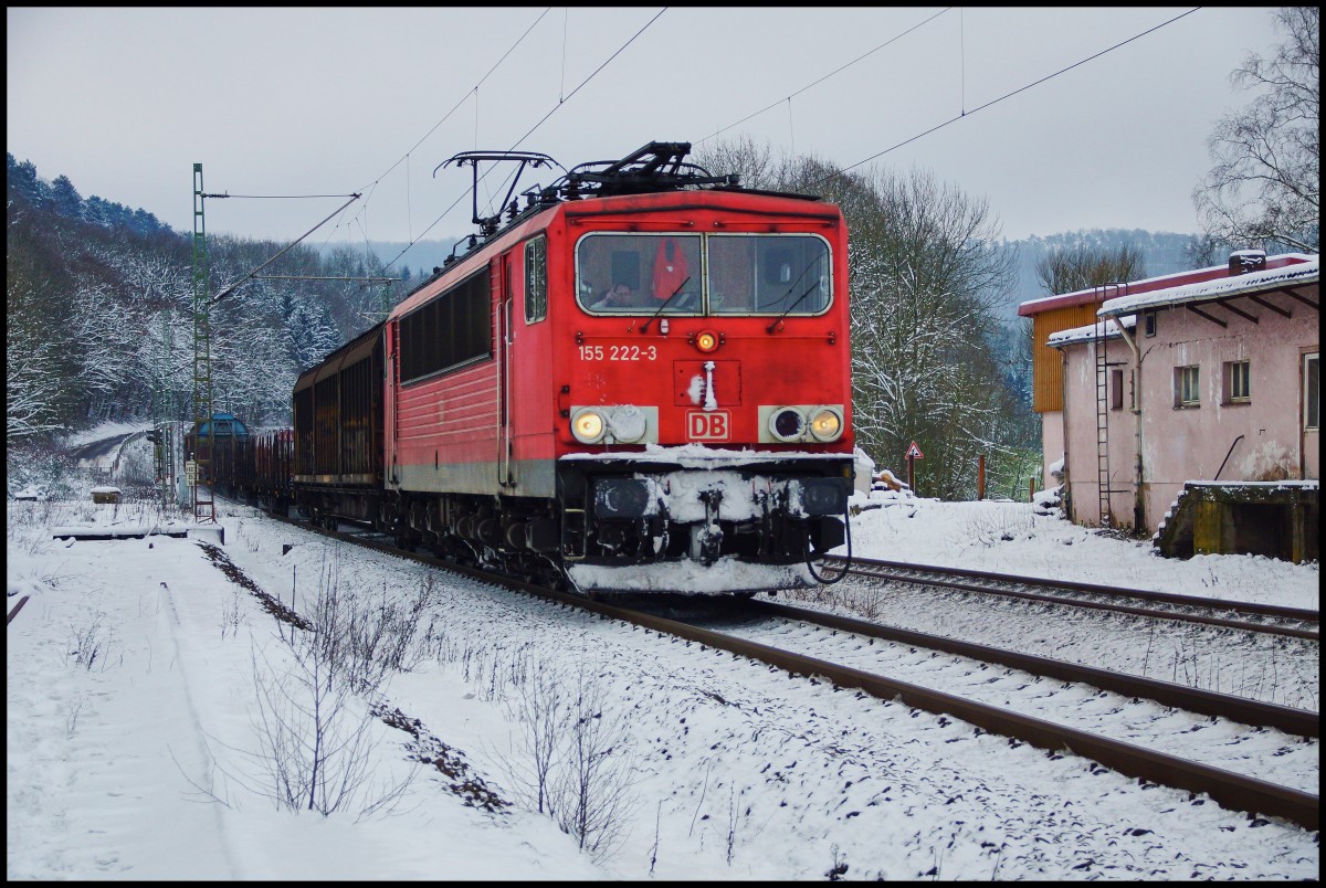 155 222-3 mit einen gemischten Güterzug gesehen am 19.01.16 in Vollmerz.