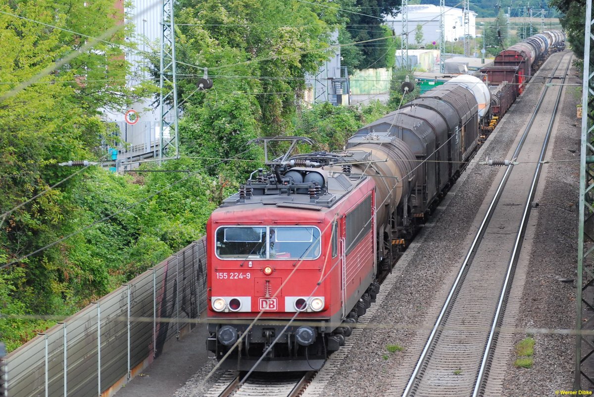 155 224 mit Güterzug in Niederwalluf/Rheingau - 11.08.2012