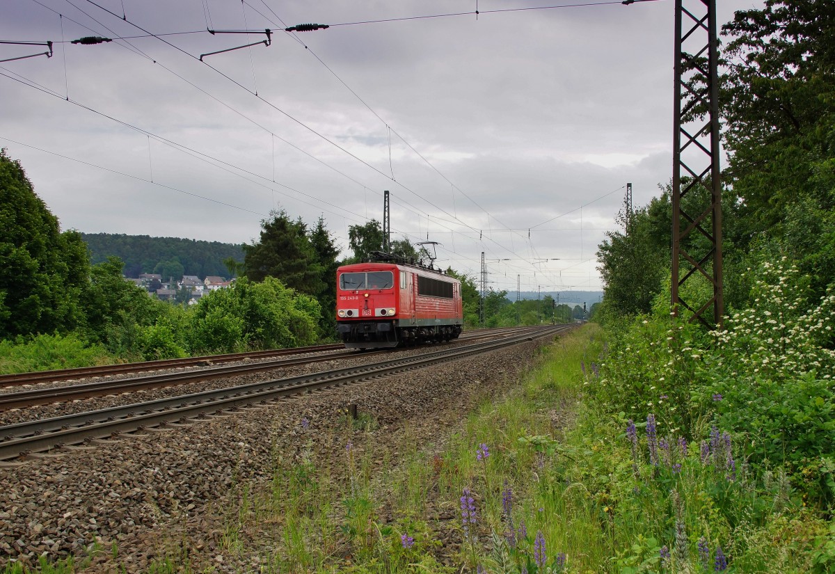 155 243-9 ist am 10.06.15 in Richtung Flieden unterwegs um einen Schüttgutzug abzuholen gesehen bei Fulda.