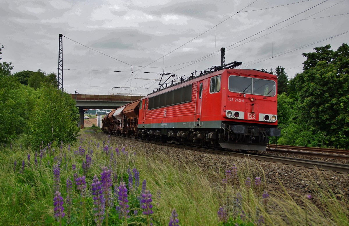 155 243-9 mit einen Schüttgutzug von Flieden komment gesehen am 10.06.15 bei Fulda.