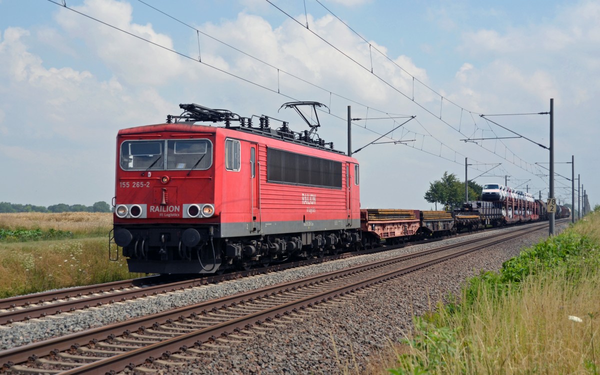 155 265 durchfährt am 11.07.14 mit einem gemischten Güterzug am 11.07.14 Braschwitz Richtung Halle(S).