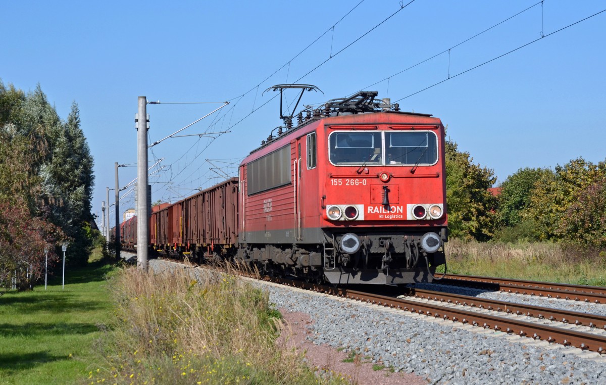 155 266 befrderte am 03.10.13 einen gemischten Gterzug durch Greppin Richtung Bitterfeld.