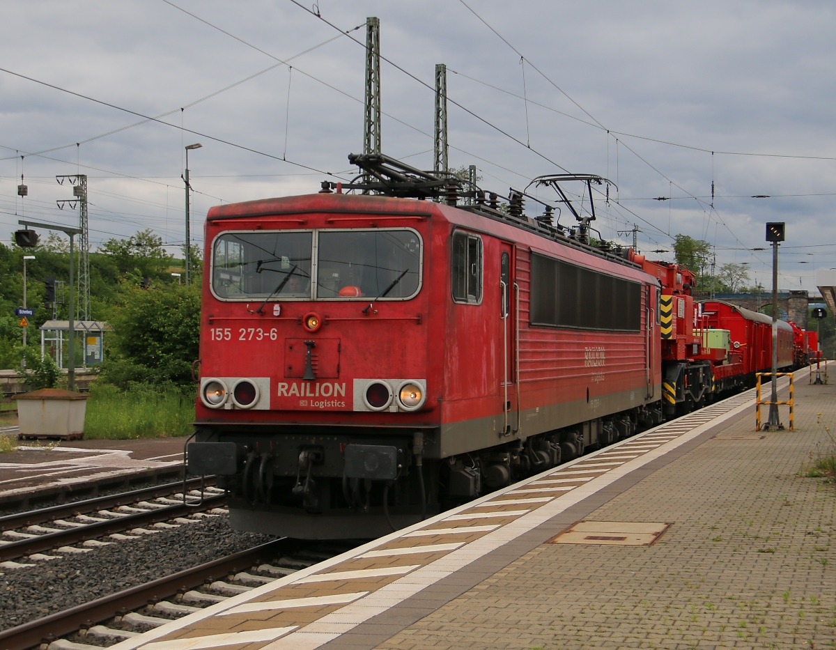 155 273-6 mit einem Hilfszug in Fahrtrichtung Norden. Aufgenommen am 27.05.2015 in Eichenberg.
