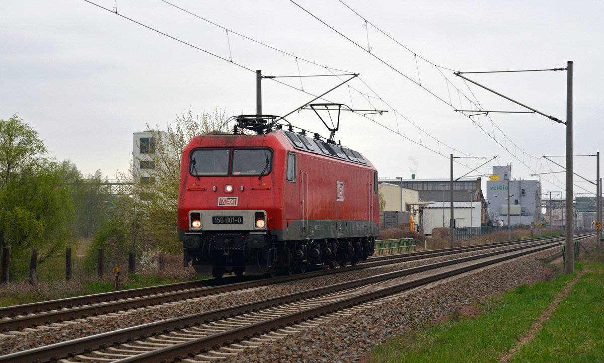 156 001 der MEG rollte am 07.04.17 Lz durch Greppin Richtung Bitterfeld.