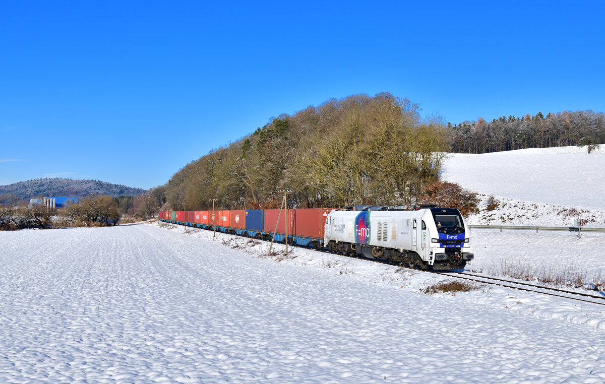 159 201 mit einem Containerzug am 10.12.2021 bei Hengersberg.