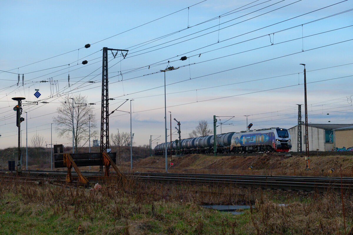 159 210 RCM/BSAS zieht gerade einen Kesselzug aus dem Regensburger Osthafen ehe es in Regensburg-Ost dann weiter Richtung Norden geht, 19.03.2021